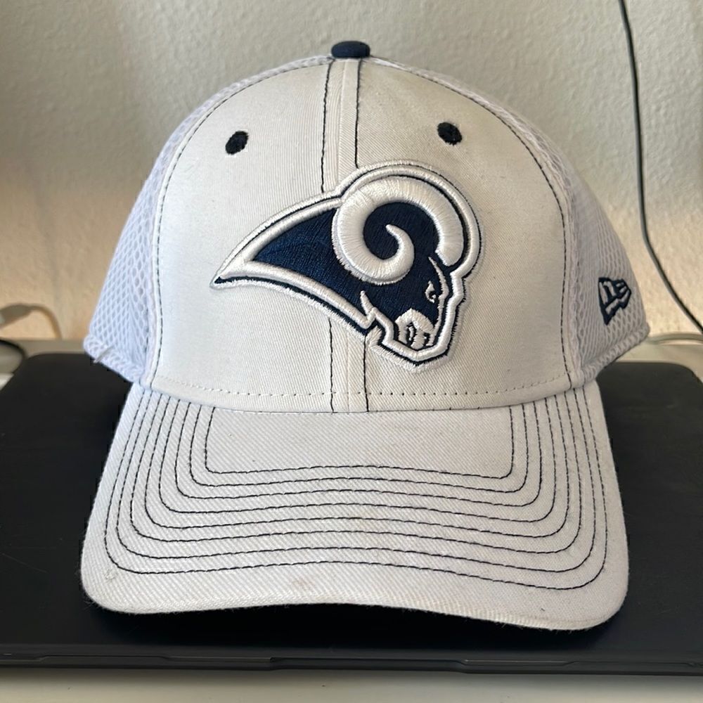 NEW ERA LOS ANGELES RAMS MENS GREY GRAYED OUT NEO 39THIRTY FLEX HAT M/L